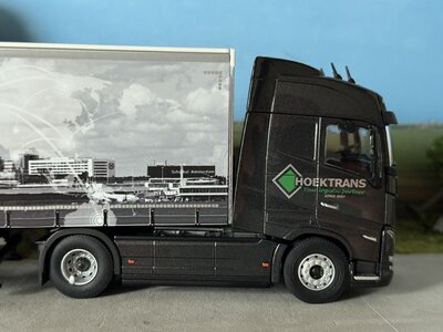 Cavallino Cavallino Volvo FH5 with 3-axle curtainside trailer HOEKTRANS