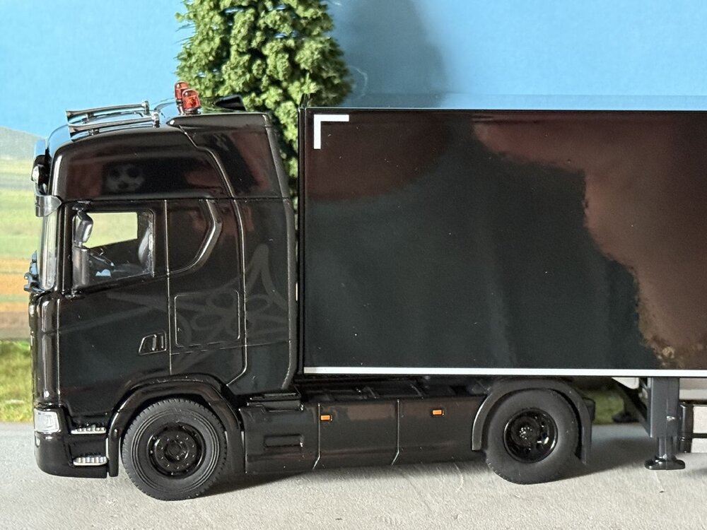 Cavallino Cavallino Scania S Highline 4x2 with 3-axle closed box trailer SNELTRANSPORT PATER EDE BV