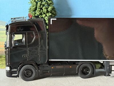 Cavallino Cavallino Scania S Highline 4x2 with 3-axle closed box trailer SNELTRANSPORT PATER EDE BV