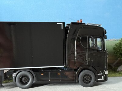 Cavallino Cavallino Scania S Highline 4x2 with 3-axle closed box trailer SNELTRANSPORT PATER EDE BV