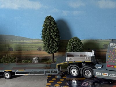 Tekno Volvo FH05 Globetrotter 100% electric 6x2 with 3-axle lowloader FRIDERICI