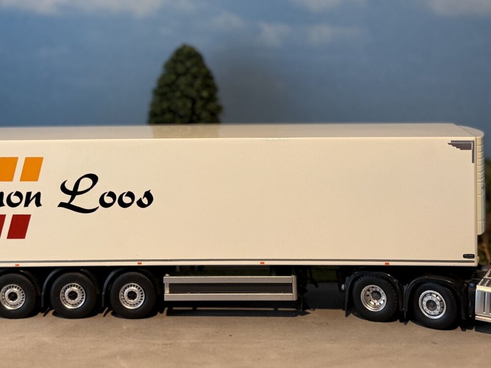 Tekno Tekno Mercedes-Benz Gigaspace mirrorcam 6x2 with 3-axle reefertrailer SIMON LOOS