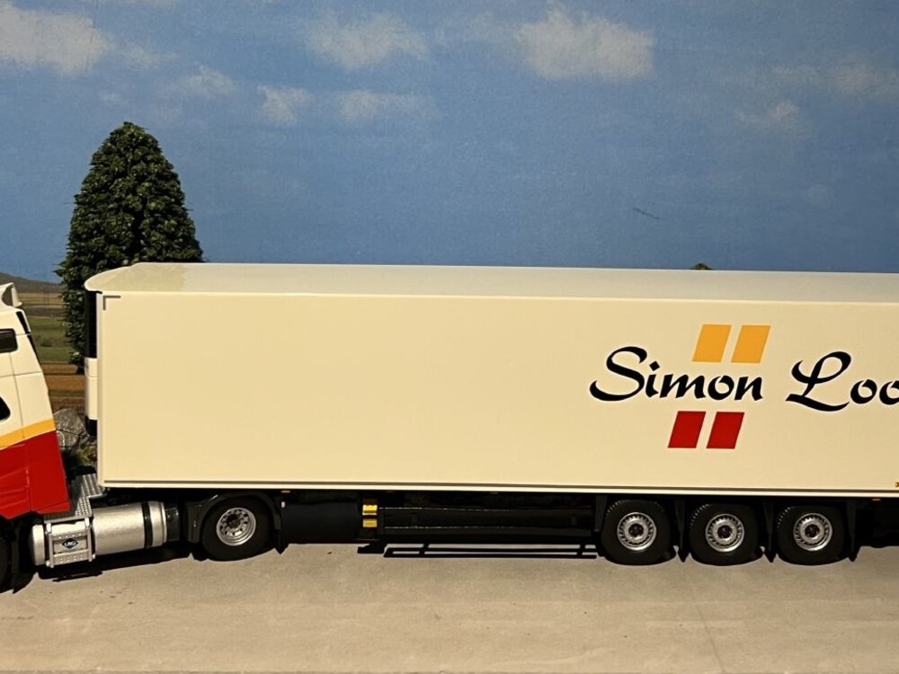 Tekno Tekno Volvo FH05 Globetrotter with 3-axle (zamac) reefer trailer SIMON LOOS