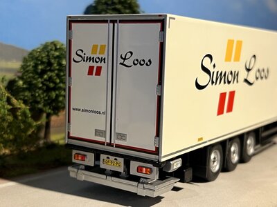 Tekno Tekno Volvo FH05 Globetrotter met 3-assige (zamac) koeloplegger SIMON LOOS