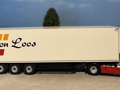 Tekno Tekno Mercedes-Benz Gigaspace mirrorcam 4x2 with 3-axle reefertrailer SIMON LOOS