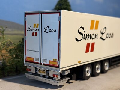 Tekno Tekno Mercedes-Benz Gigaspace mirrorcam 4x2 with 3-axle reefertrailer SIMON LOOS