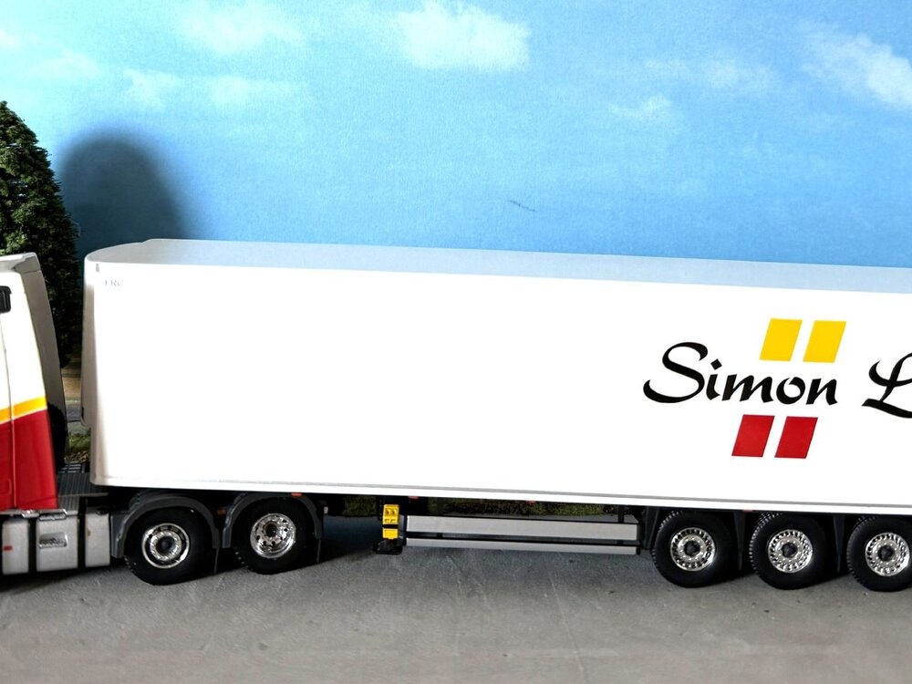 Tekno Tekno Volvo FH05 Globetrotter XL 6x2 met 3-assige koeloplegger SIMON LOOS