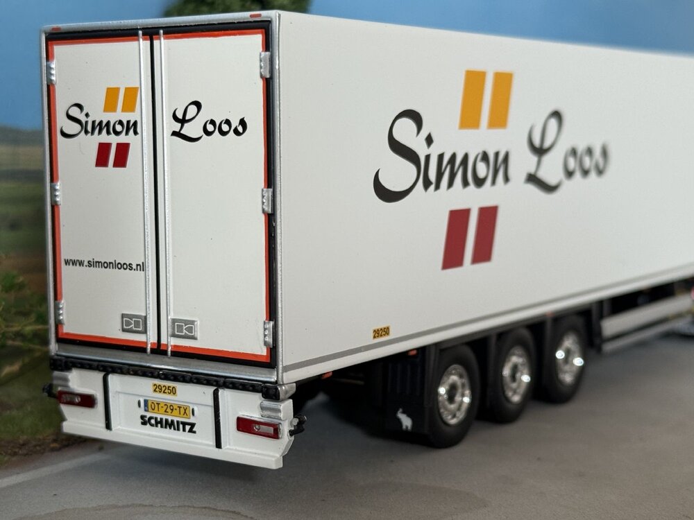 Tekno Tekno Volvo FH05 Globetrotter XL 6x2 with 3-axle reefer trailer SIMON LOOS