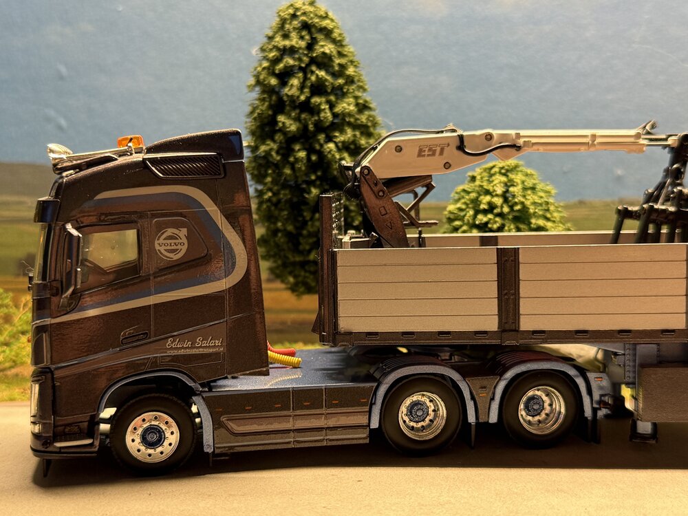 WSI WSI Volvo FH4 Glob. 6x2 with 3-axle bricktrailer EDWIN SALARI