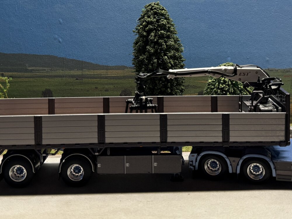 WSI WSI Volvo FH4 Glob. 6x2 with 3-axle bricktrailer EDWIN SALARI