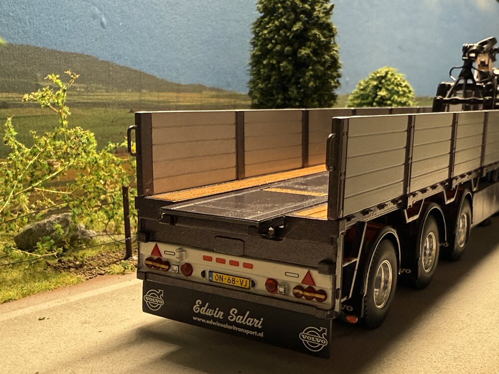 WSI WSI Volvo FH4 Glob. 6x2 with 3-axle bricktrailer EDWIN SALARI