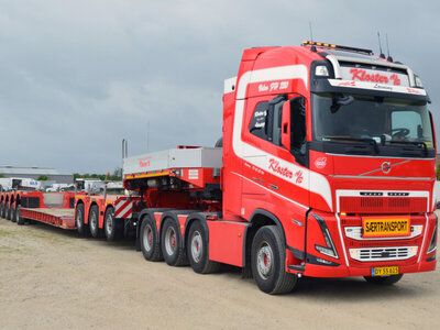 WSI WSI Volvo FH5 Glob. XL 8x4 + low loader with dolly 8-axle KLOSTER A/S