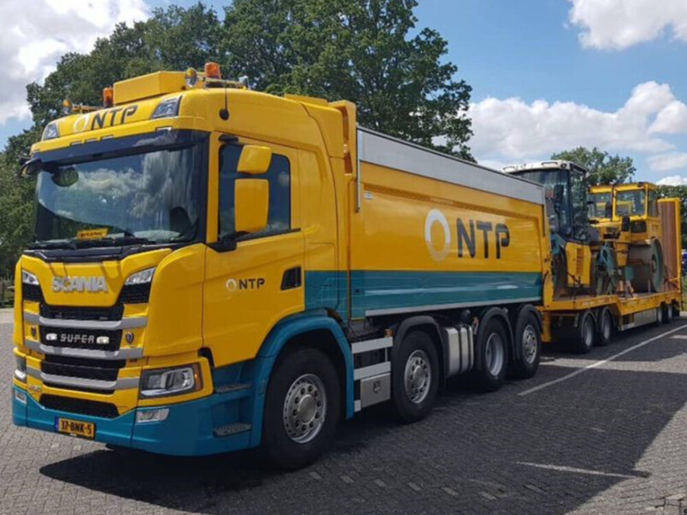 WSI WSI Scania G Normal tipper truck 8x2 + 4-axle drawbar lowloader trailer NTP