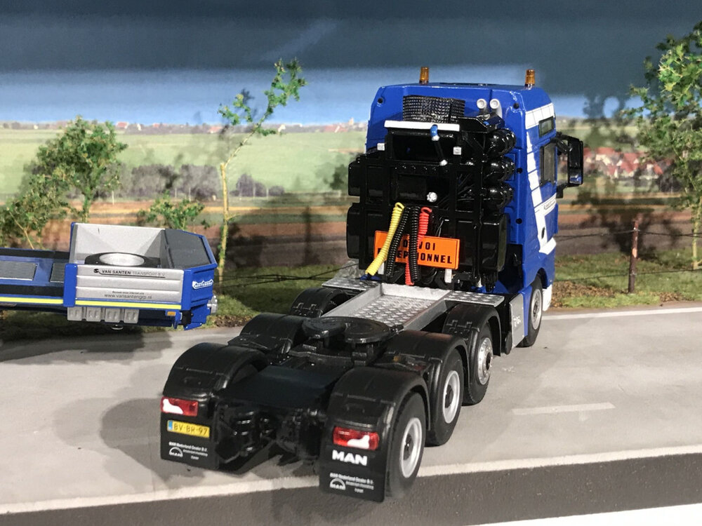 WSI WSI MAN TGX XXL 8x4 met euro lowloader + interdolly VAN SANTEN