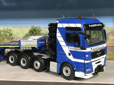 WSI WSI MAN TGX XXL 8x4 met euro lowloader + interdolly VAN SANTEN