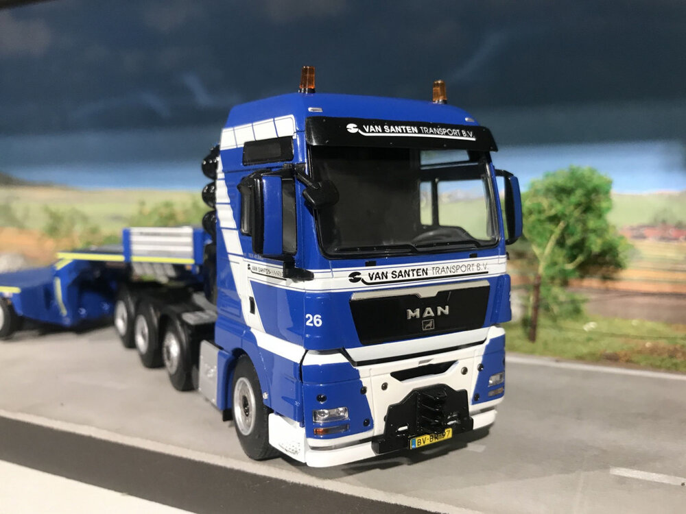 WSI WSI MAN TGX XXL 8x4 met euro lowloader + interdolly VAN SANTEN