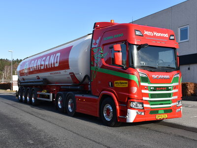 Tekno Tekno Scania Next Gen R580 Highline met 4-assige silo oplegger JENS KONRAD