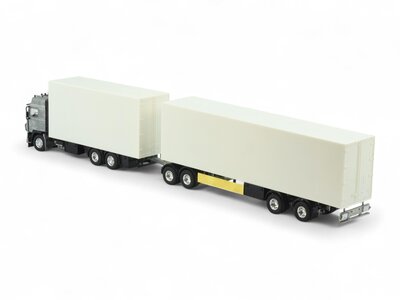 Tekno Tekno Volvo F Globetrotter Swedish Combination kit