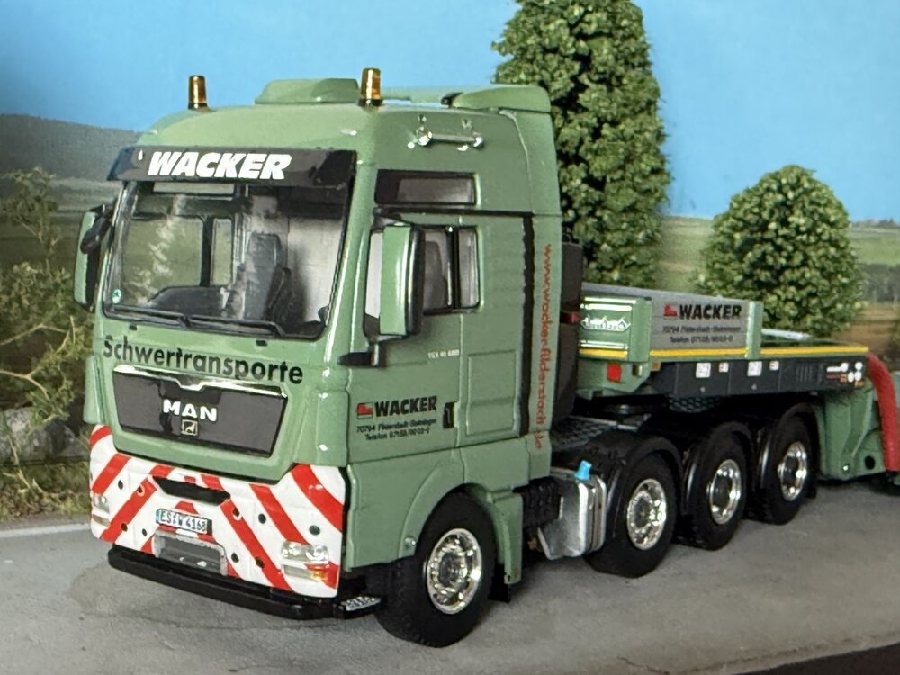 WSI WSI MAN TGX XXL 8x4 met euro lowloader + interdolly WACKER