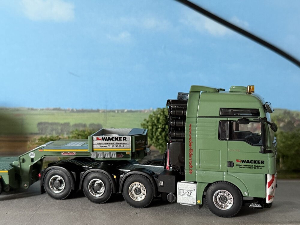 WSI WSI MAN TGX XXL 8x4 met euro lowloader + interdolly WACKER