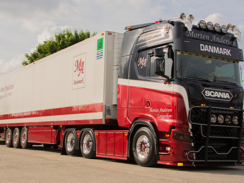 Tekno Tekno Scania Next Gen S-serie Highline with 3-axle reefer trailer MORTEN ANDERSEN
