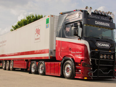 Tekno Tekno Scania Next Gen S-serie Highline met 3-assige koeloplegger MORTEN ANDERSEN