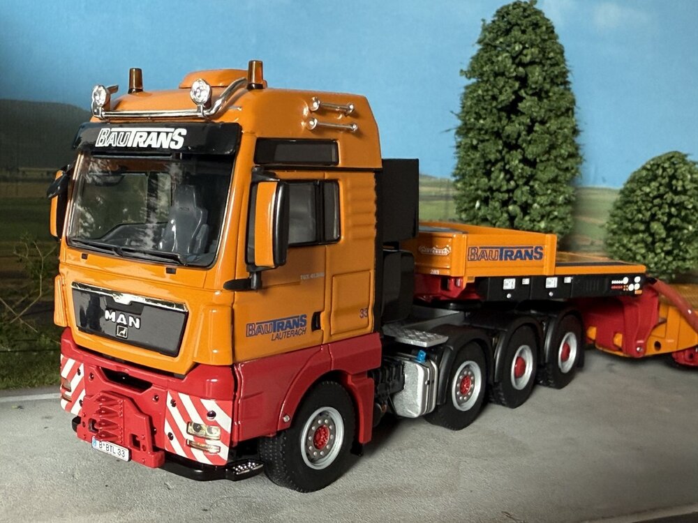 WSI WSI MAN TGX XXL 8x4 met euro lowloader + interdolly BAUTRANS