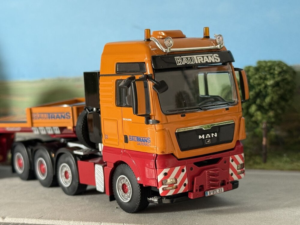WSI WSI MAN TGX XXL 8x4 met euro lowloader + interdolly BAUTRANS