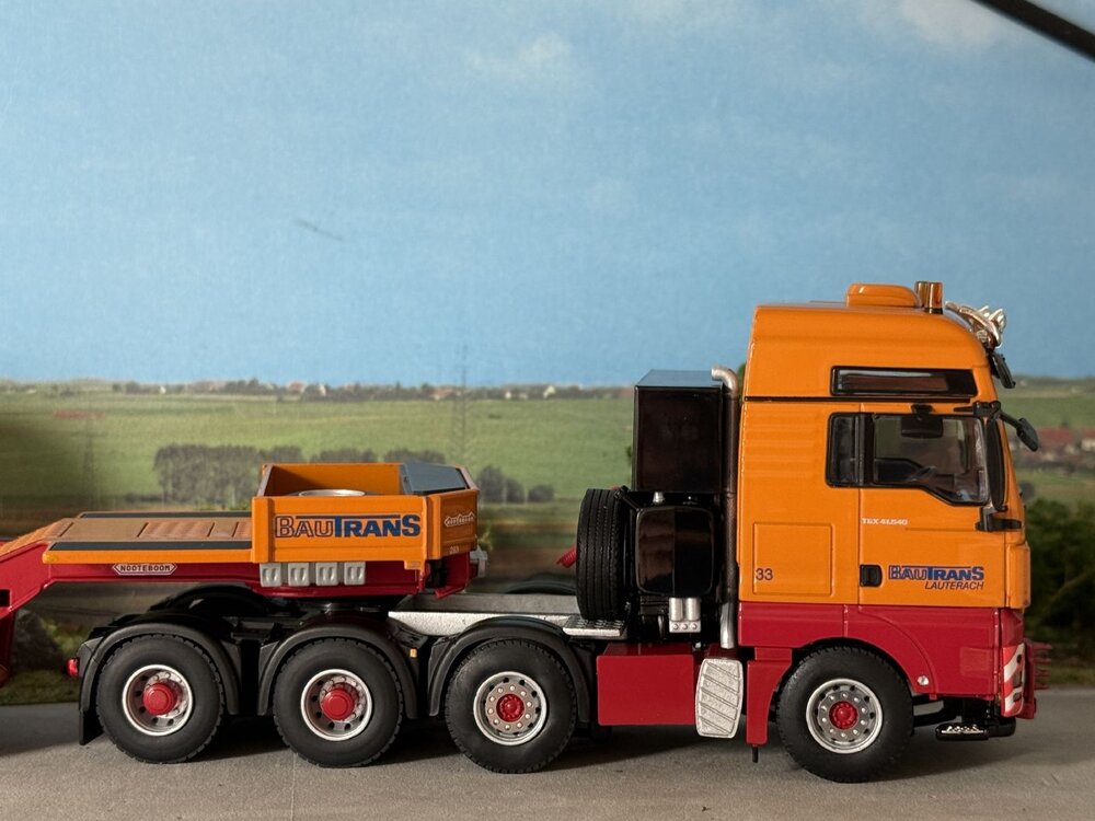 WSI WSI MAN TGX XXL 8x4 met euro lowloader + interdolly BAUTRANS