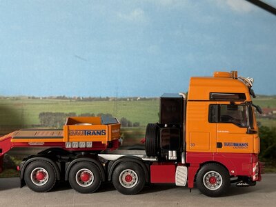 WSI WSI MAN TGX XXL 8x4 met euro lowloader + interdolly BAUTRANS