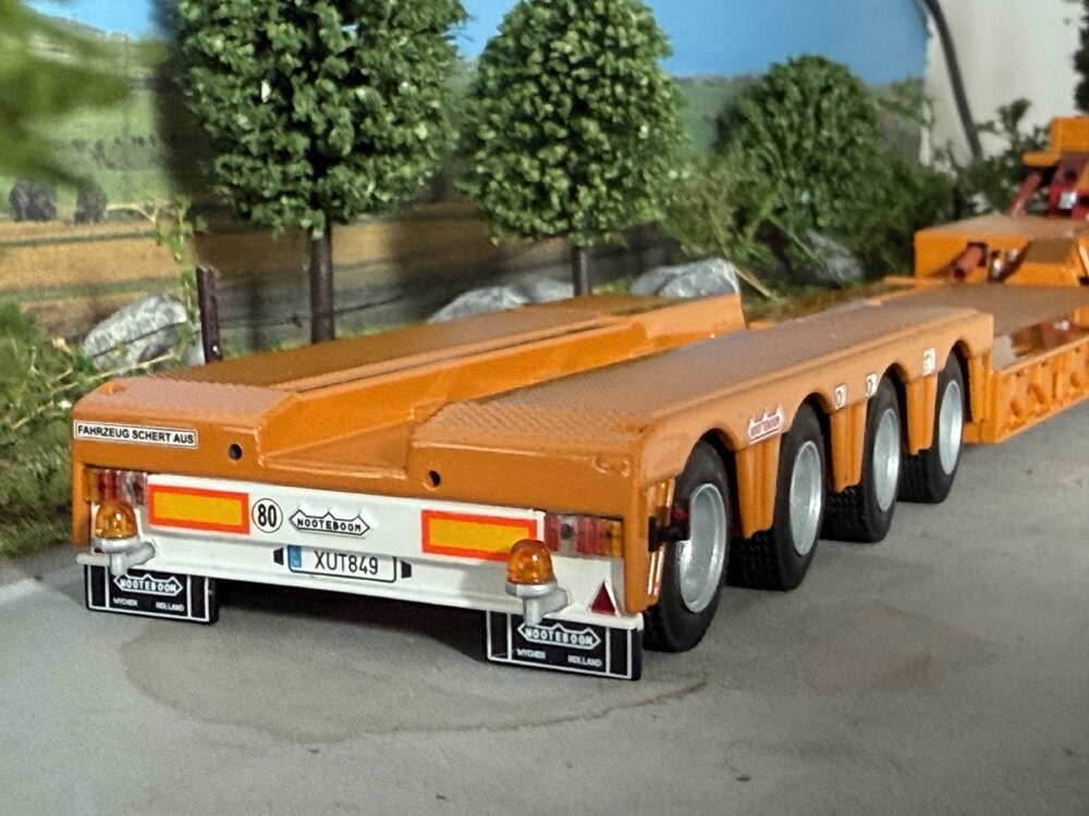 WSI WSI MAN TGX XXL 8x4 met euro lowloader + interdolly BAUTRANS