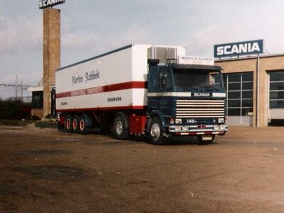 Tekno Tekno Scania 142 4x2 met 3-assige klassieke koeloplegger MORTEN RAHBEK