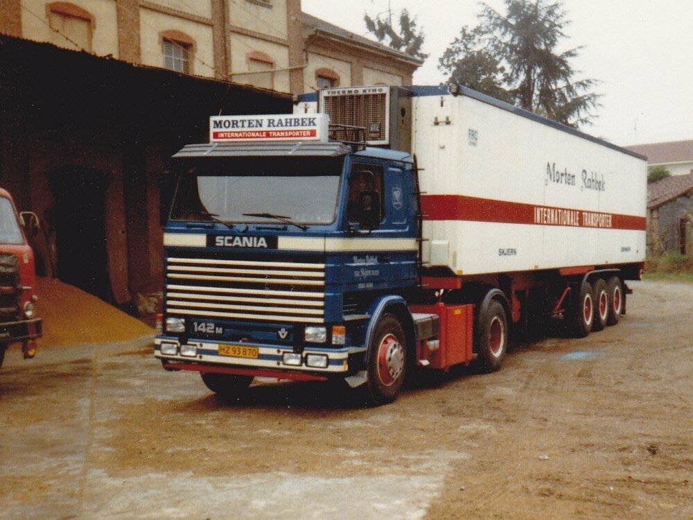Tekno Tekno Scania 142 4x2 met 3-assige klassieke koeloplegger MORTEN RAHBEK