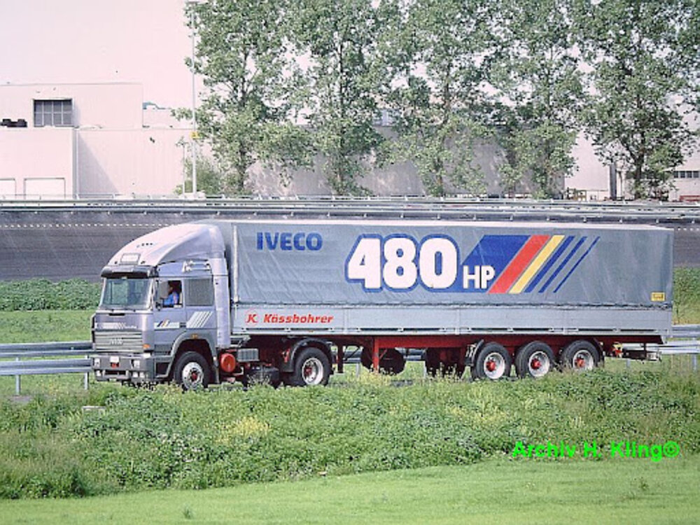 Tekno Tekno Iveco Turbostar Demo 480PK with 3-axle curtainside trailer