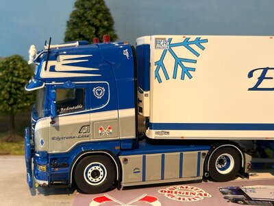 Tekno Tekno Scania R 4x2 met 3-assige Zamac koeloplegger ELYTRANS LINE