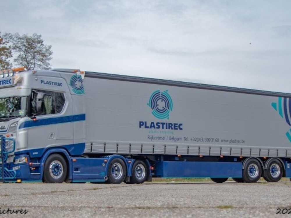 Tekno Tekno Scania NGS 6x4 with 3-axle curtainside trailer PLASTIREC