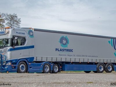 Tekno Tekno Scania NGS 6x4 with 3-axle curtainside trailer PLASTIREC