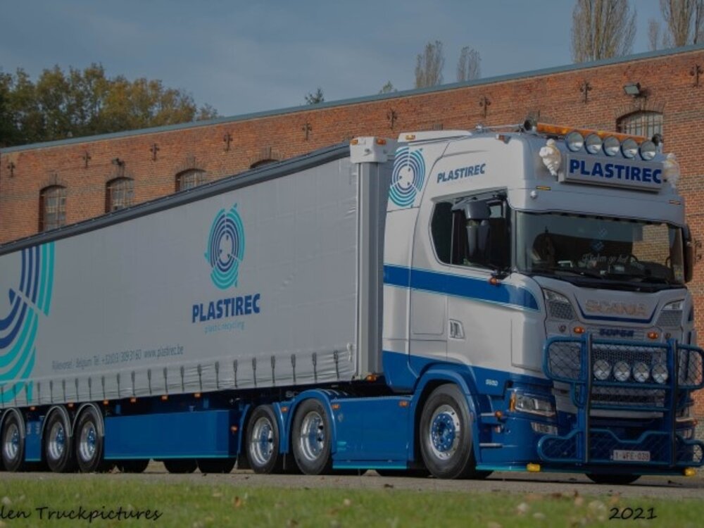 Tekno Tekno Scania NGS 6x4 met 3-as schuifzeilen oplegger PLASTIREC