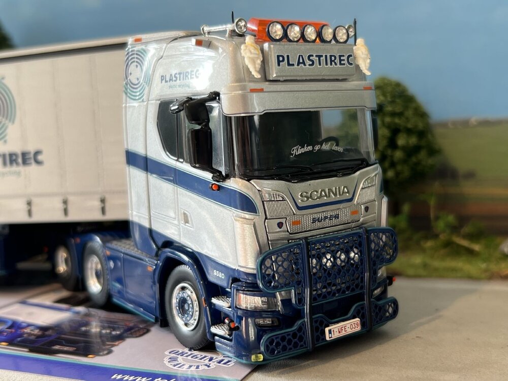 Tekno Tekno Scania NGS 6x4 met 3-as schuifzeilen oplegger PLASTIREC