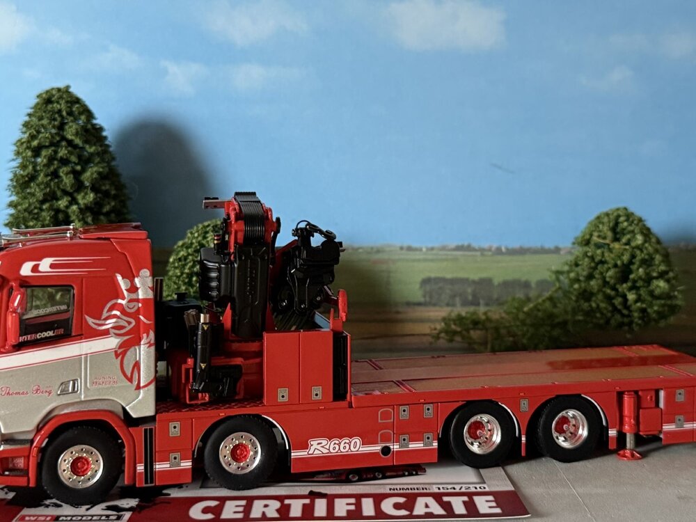 WSI WSI Scania S Normal 8x4 flatbed truck with fassi 1100 + jib THOMAS BERG