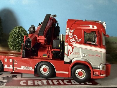 WSI WSI Scania S Normal 8x4 flatbed truck with fassi 1100 + jib THOMAS BERG