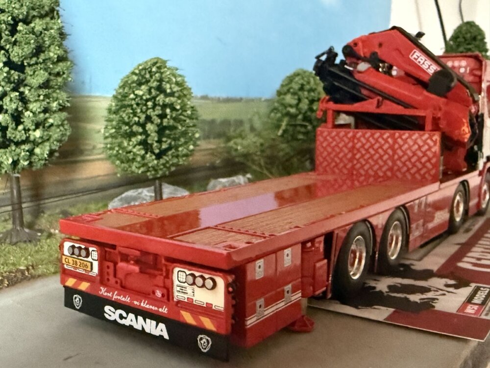 WSI WSI Scania S Normal 8x4 flatbed truck with fassi 1100 + jib THOMAS BERG