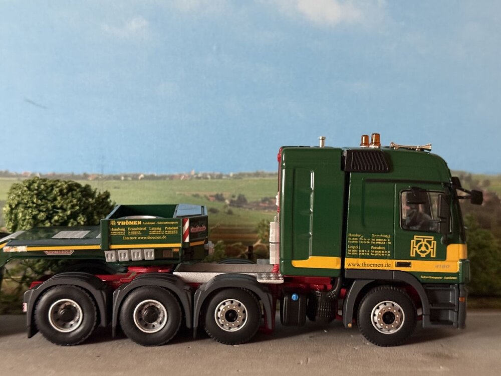 WSI WSI Mercedes Actros MP3 8x4 with euro lowloader + interdolly THÖMEN