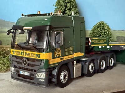 WSI WSI Mercedes Actros MP3 8x4 with euro lowloader + interdolly THÖMEN