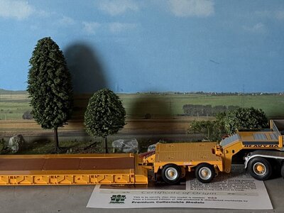 WSI WSI Volvo FH Glob. 8x4 with euro lowloader + interdolly W.J.LAW