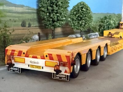 WSI WSI Volvo FH Glob. 8x4 with euro lowloader + interdolly W.J.LAW