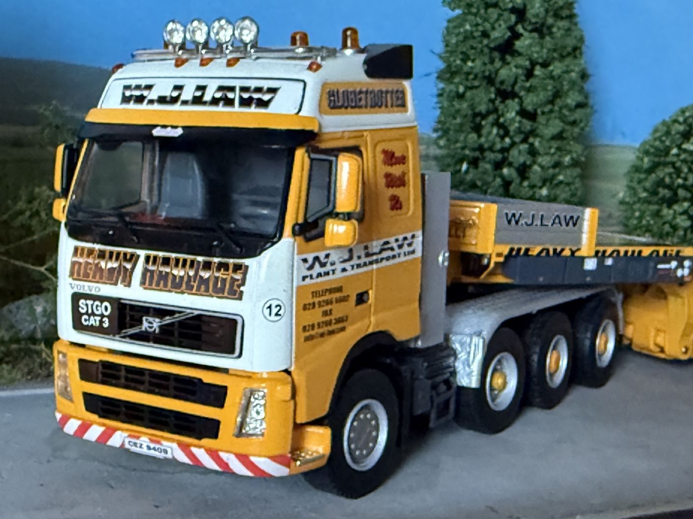 WSI Volvo FH Glob. 8x4 with euro lowloader + interdolly W.J.