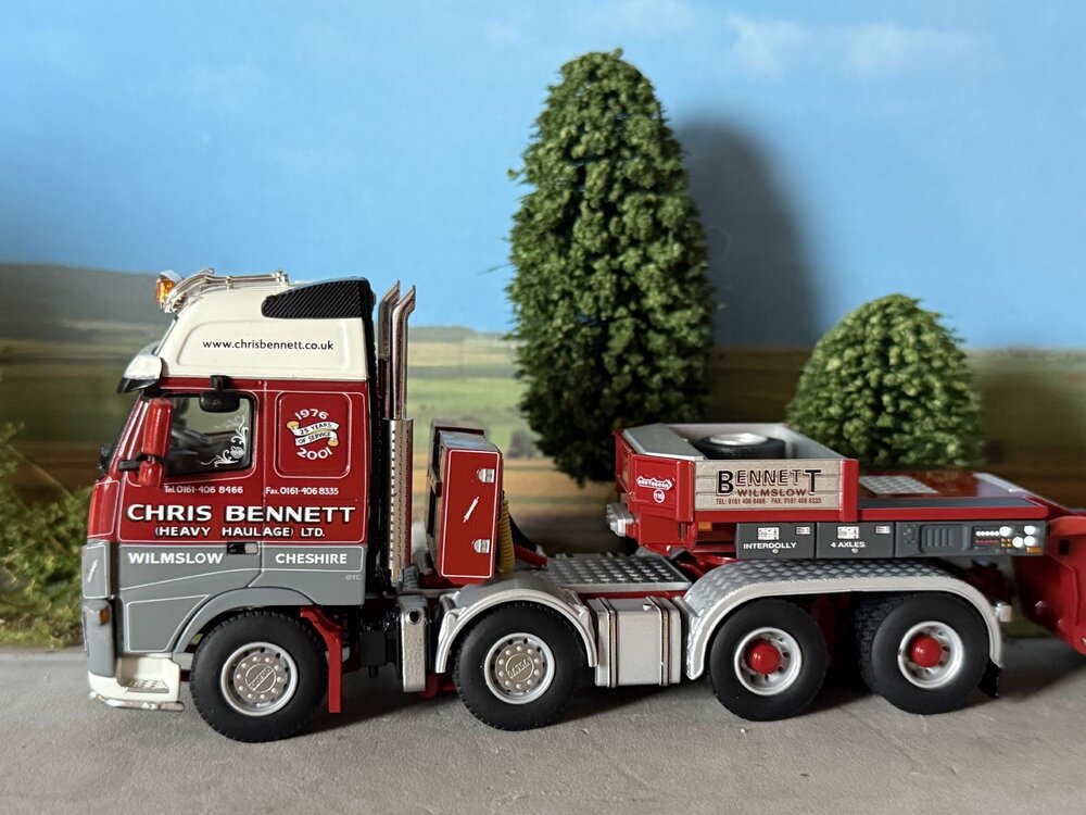 WSI WSI Volvo FH Glob. XL 8x4 with euro lowloader + interdolly CHRIS BENNETT