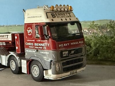 WSI WSI Volvo FH Glob. XL 8x4 with euro lowloader + interdolly CHRIS BENNETT