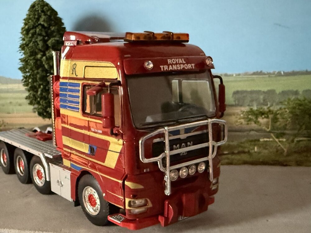 WSI WSI MAN TGA XXL 8X4 + addon axle ROYAL TRANSPORT